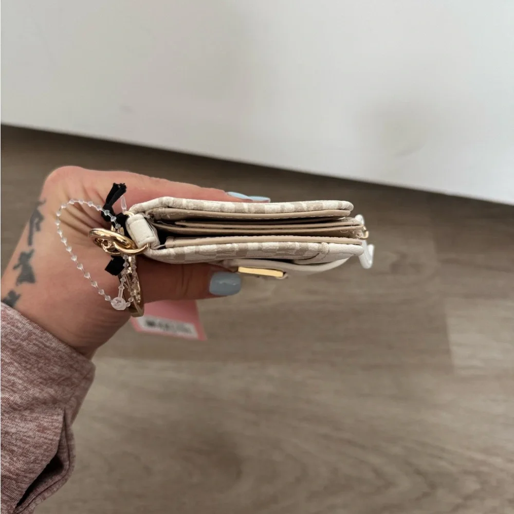 Juicy Couture Cream and Gold Wallet - Picture 3 of 8